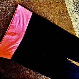 No Boundaries Black Capri Leggings with Pink Waist Band. Size XL